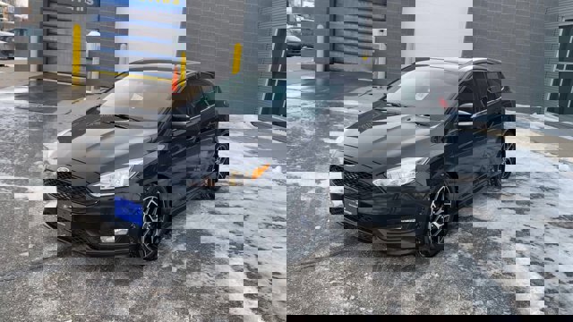 Certified 2017 Ford Focus SE w/ SE Sport Package image 5