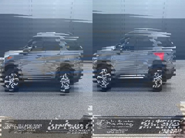 Certified 2022 Ford Explorer XLT w/ Equipment Group 202A image 2