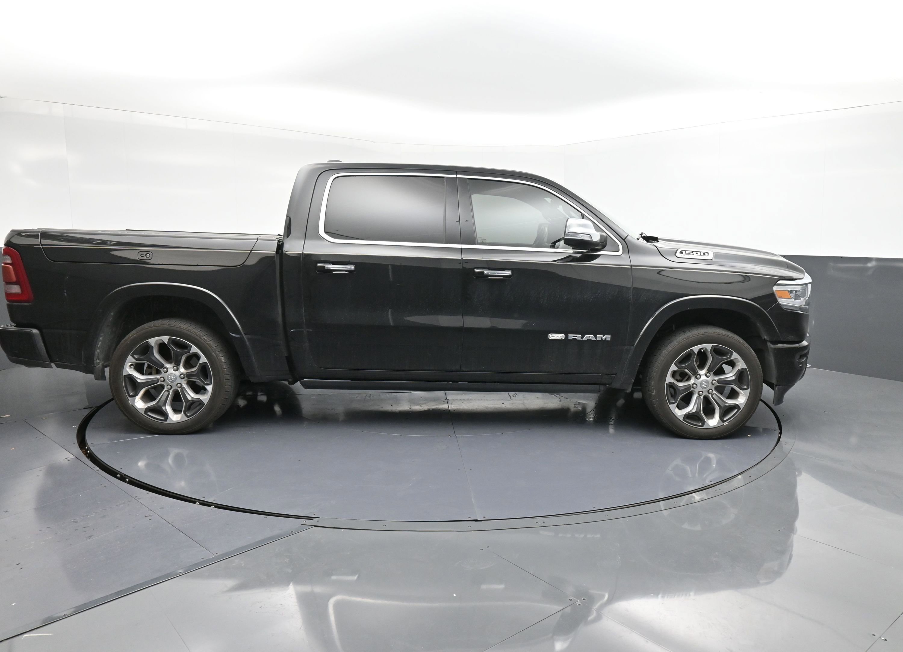 Used 2022 RAM 1500 Limited image 9