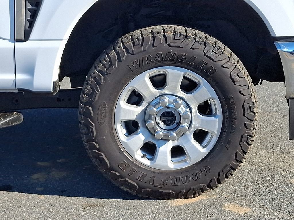 Certified 2024 Ford F350 XLT w/ FX4 Off-Road Package AWD/4WD image 8