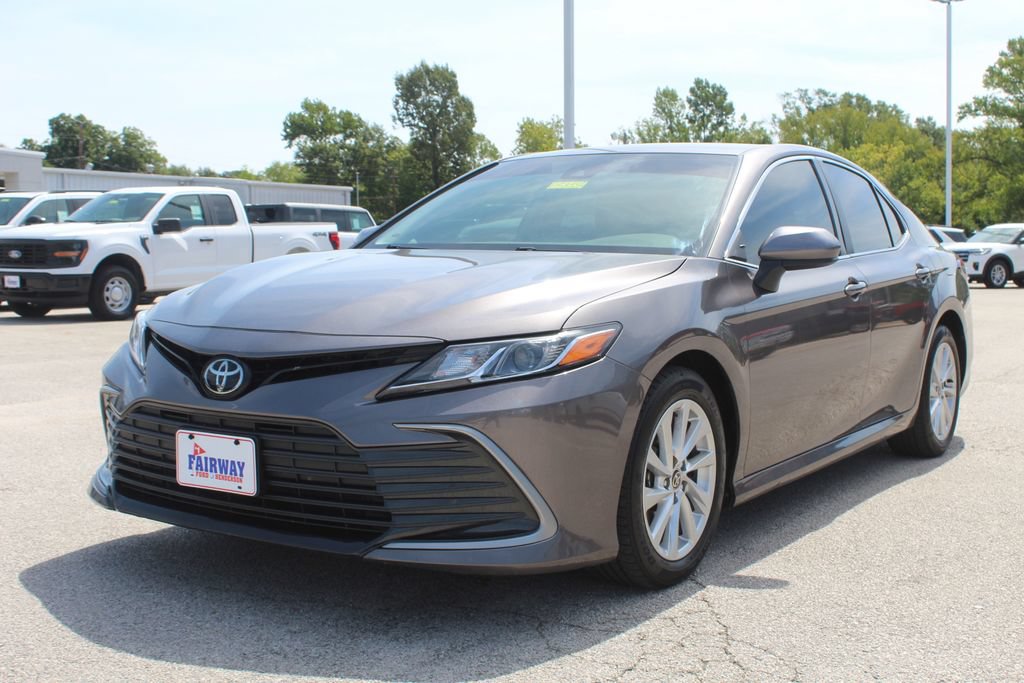 Used 2023 Toyota Camry LE FWD image 3