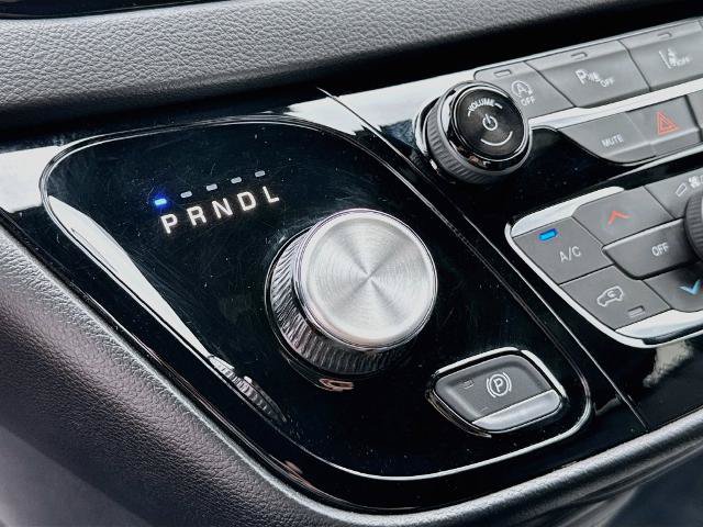 Used 2025 Chrysler Pacifica Select FWD image 14