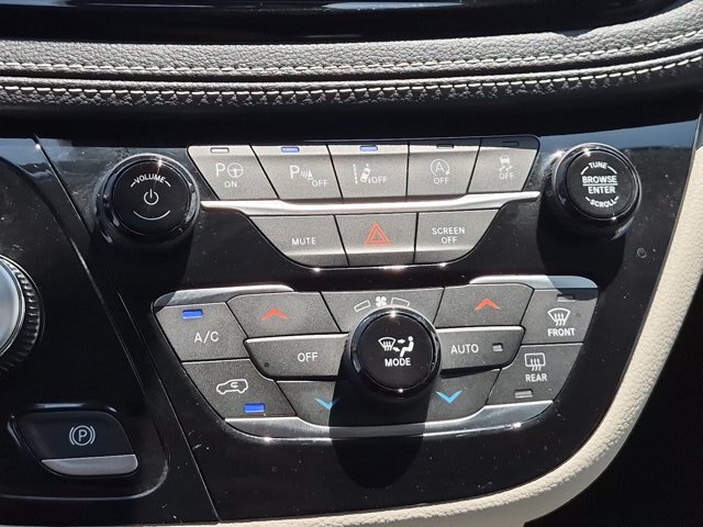 Used 2023 Chrysler Pacifica Touring-L AWD/4WD image 25