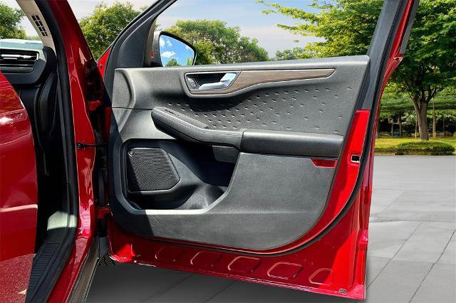 Certified 2020 Ford Escape Titanium image 23