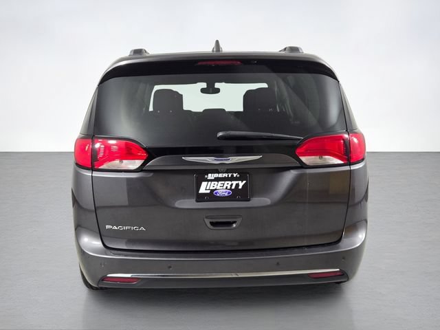 Used 2019 Chrysler Pacifica Touring-L Plus w/ Tire & Wheel Group FWD image 4