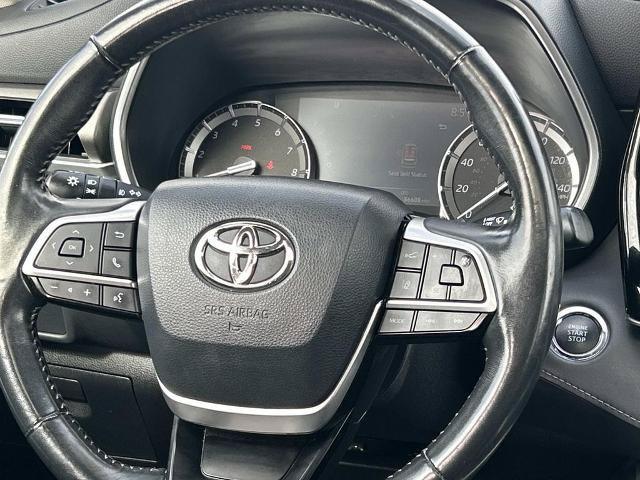 Used 2022 Toyota Highlander XLE AWD/4WD image 13