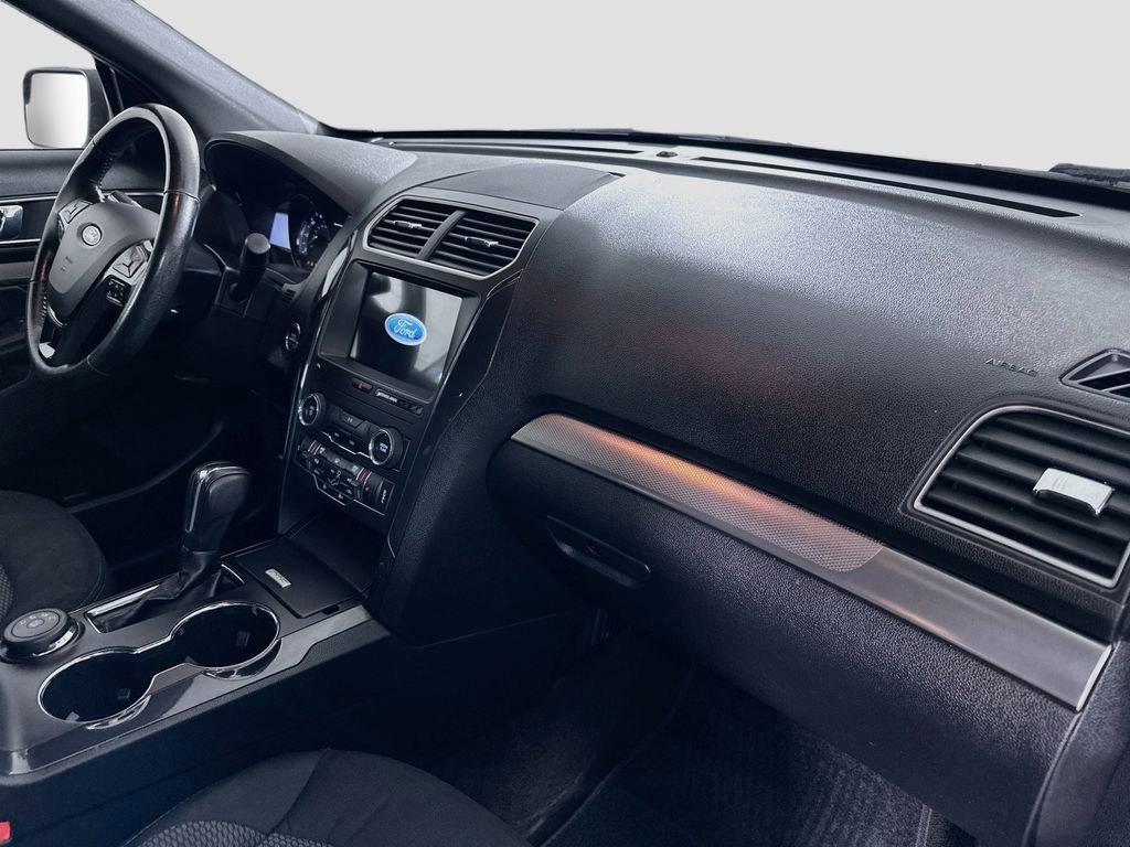 Certified 2018 Ford Explorer XLT w/ Equipment Group 201A AWD/4WD image 29