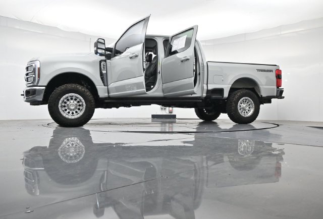 Certified 2025 Ford F250 Lariat w/ Lariat Ultimate Package AWD/4WD image 52