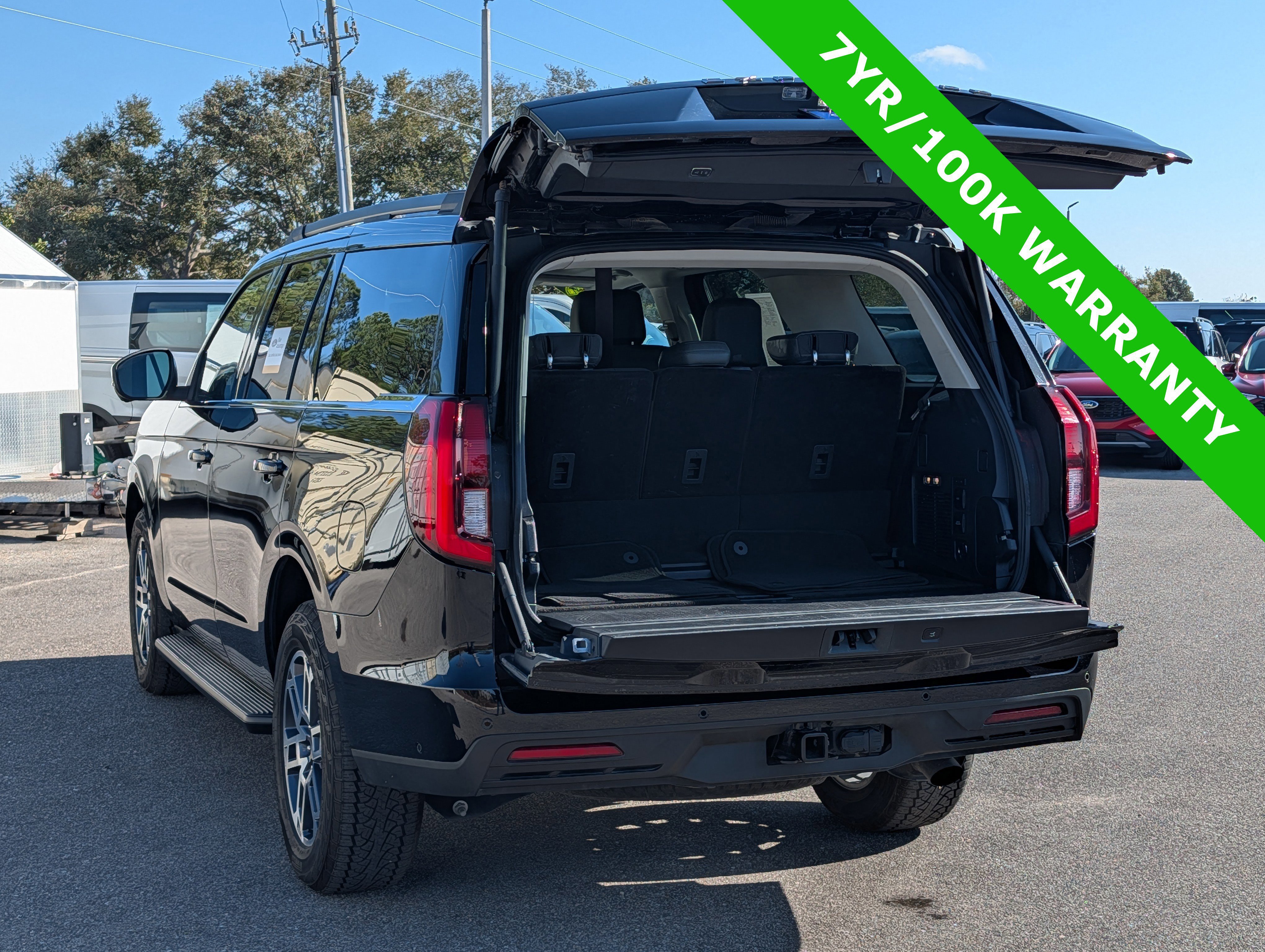 Certified 2025 Ford Expedition Active image 4