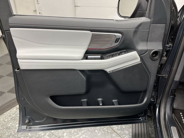 Certified 2025 Ford Expedition Platinum w/ Platinum Ultimate Package AWD/4WD image 11