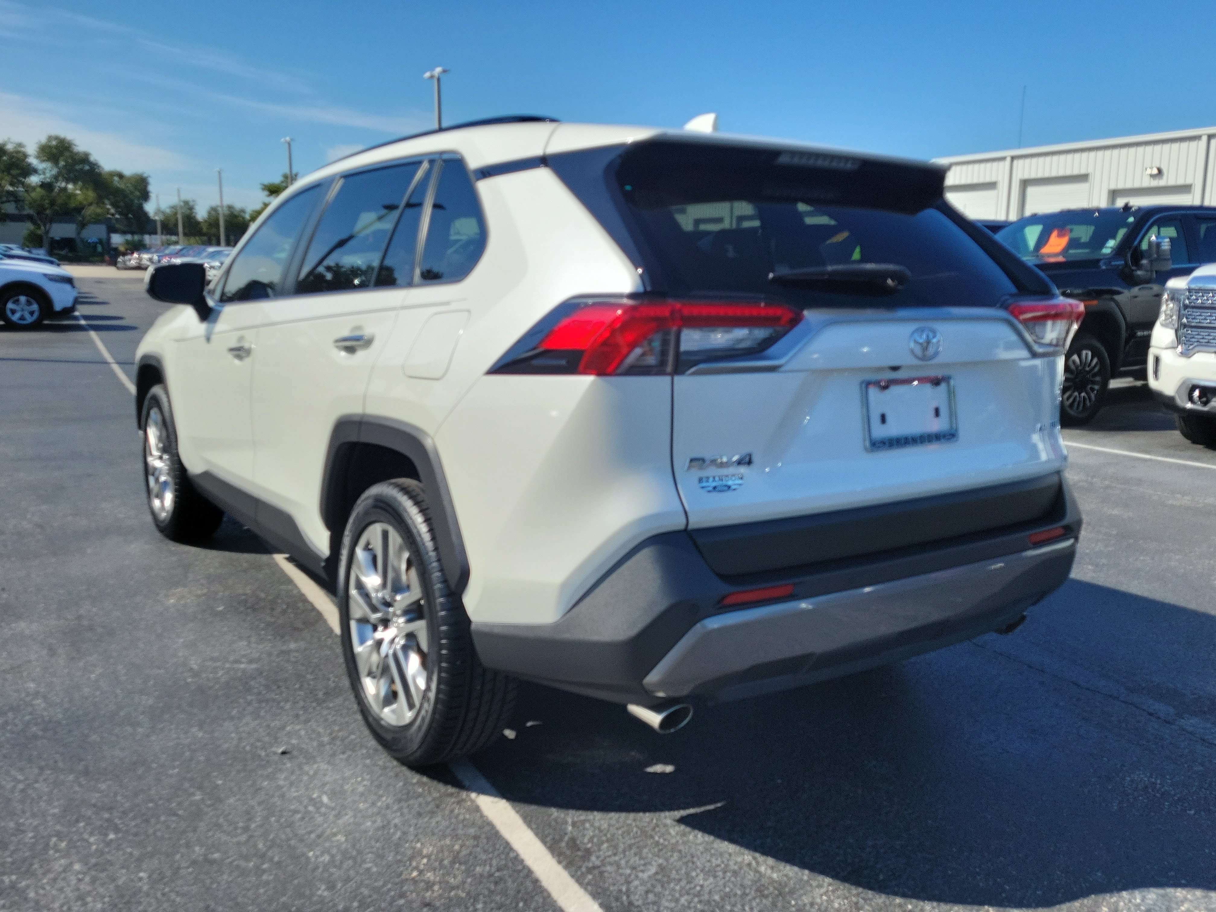 Used 2019 Toyota RAV4 Limited w/ Advanced Technology Package FWD image 7