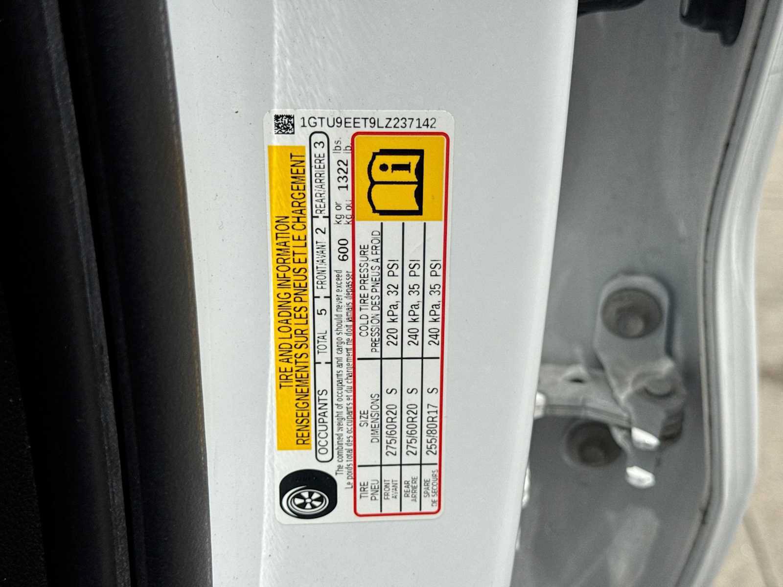 Used 2020 GMC Sierra 1500 AT4 w/ AT4 Premium Package AWD/4WD image 36