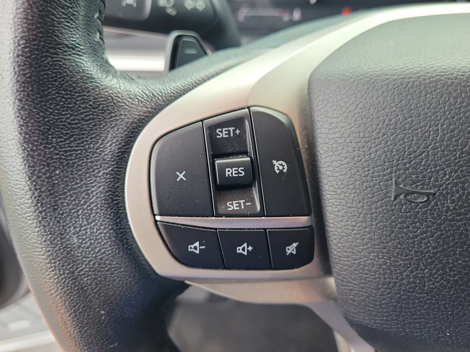 Certified 2020 Ford Explorer XLT w/ Equipment Group 202A RWD image 21