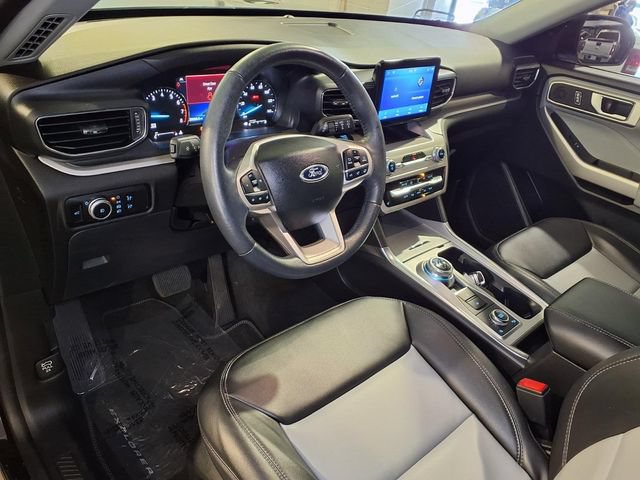 Certified 2023 Ford Explorer XLT w/ Equipment Group 202A AWD/4WD image 4