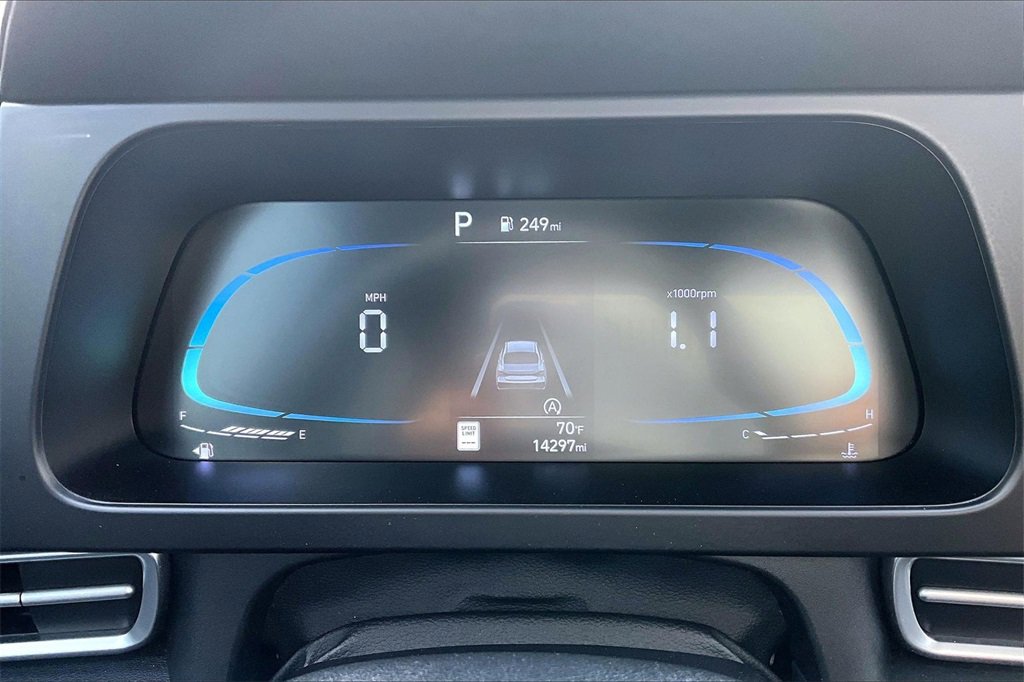 Used 2025 Hyundai Elantra SE w/ Cargo Package image 20