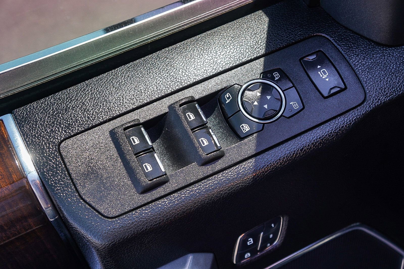 Certified 2017 Ford F250 Platinum w/ Platinum Ultimate Package image 22