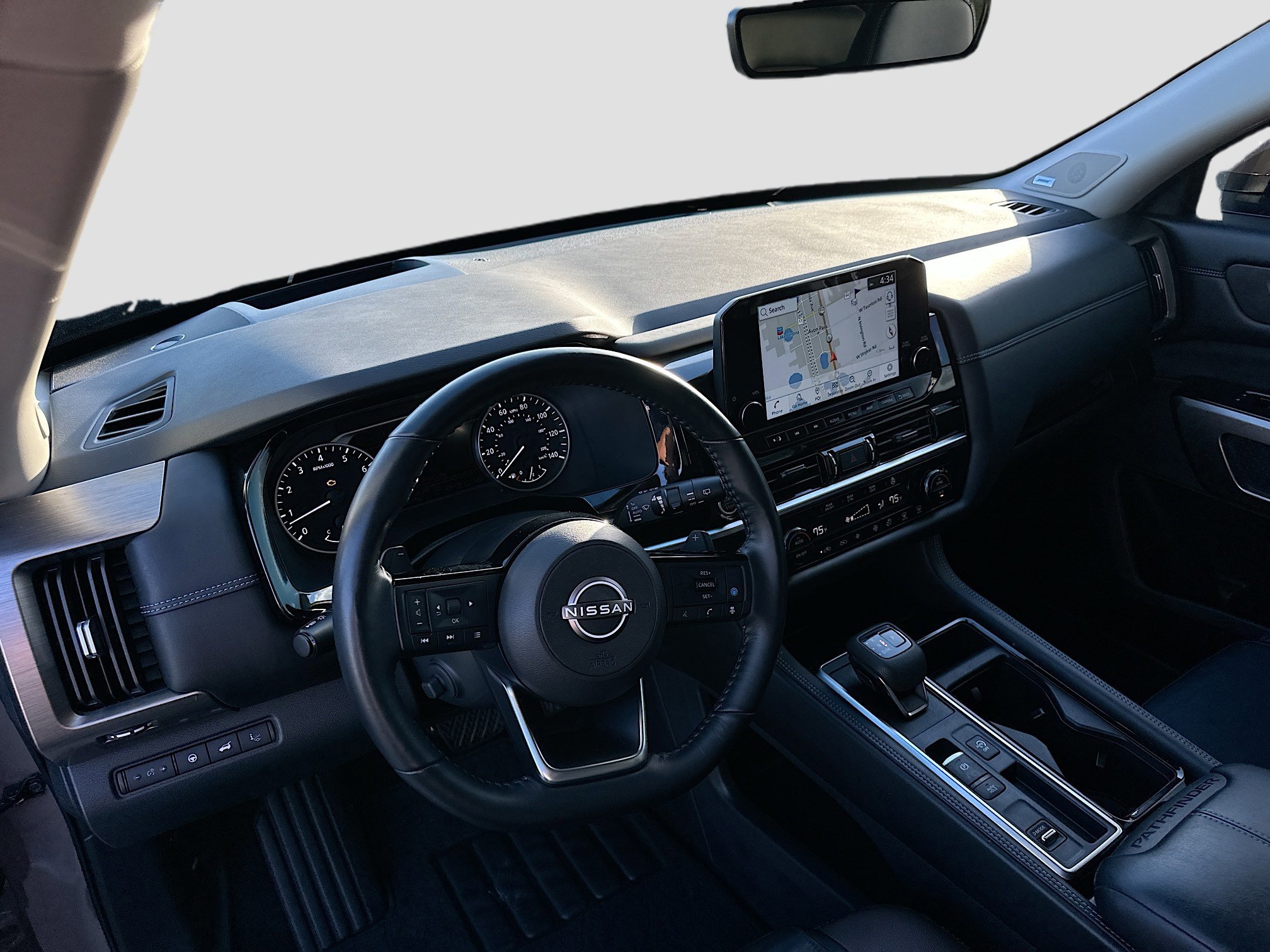 Used 2023 Nissan Pathfinder Platinum w/ Cargo Package image 9