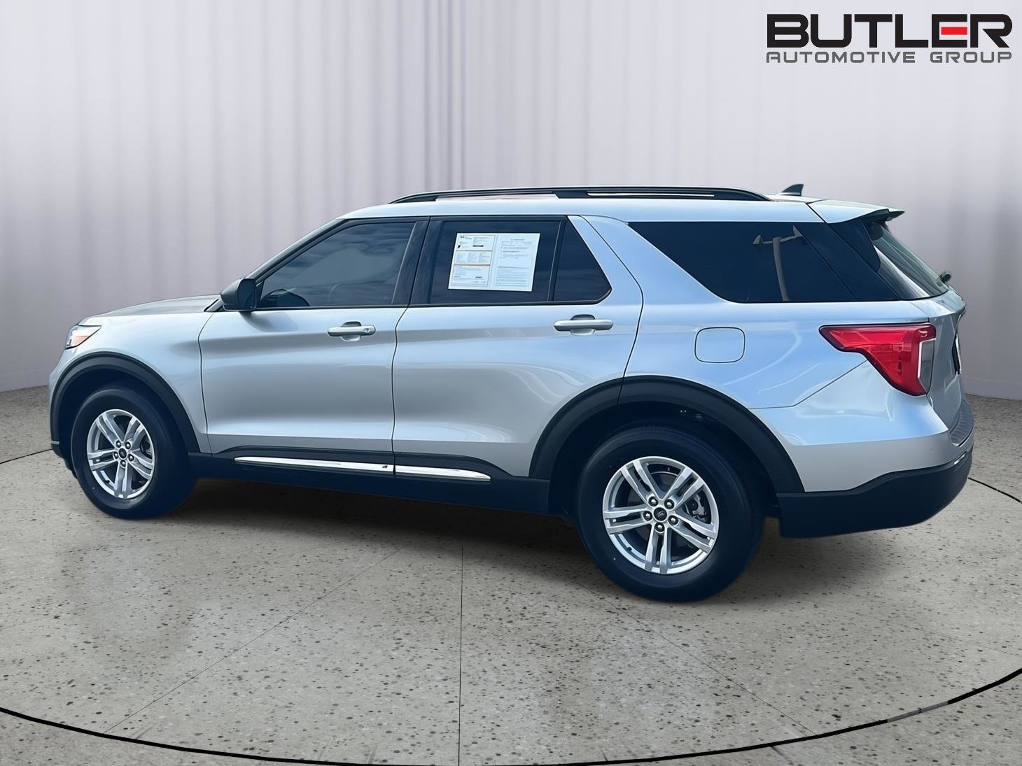 Certified 2024 Ford Explorer XLT image 3