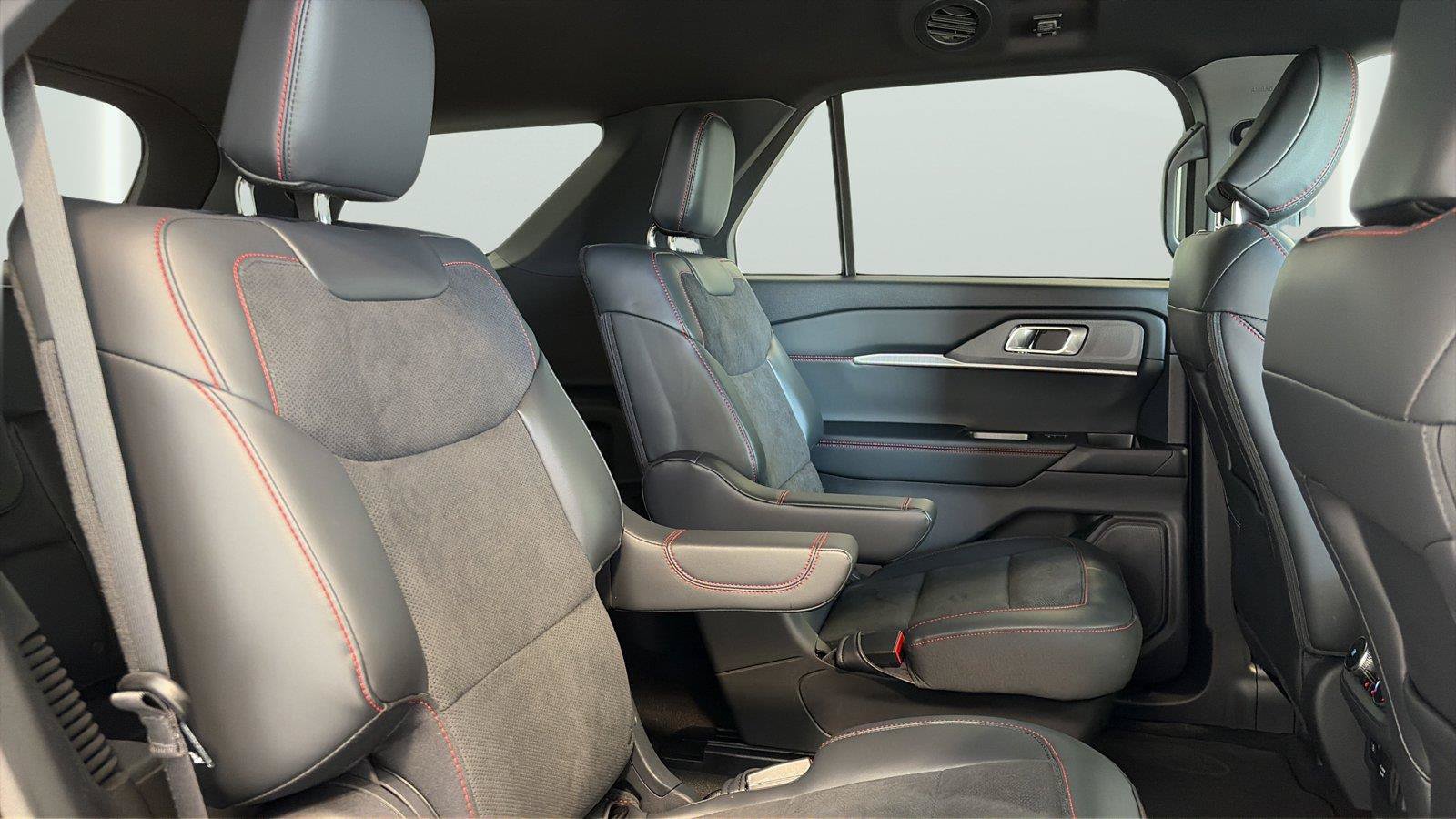 Certified 2025 Ford Explorer ST AWD/4WD image 17