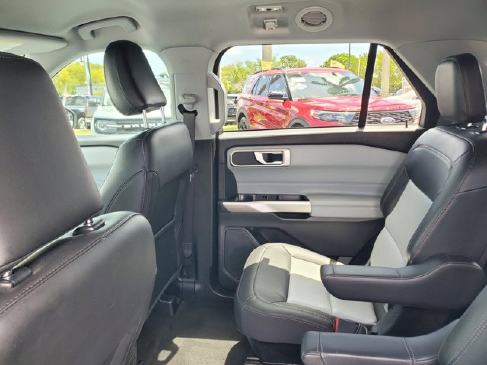 Certified 2023 Ford Explorer XLT w/ Equipment Group 202A RWD image 28