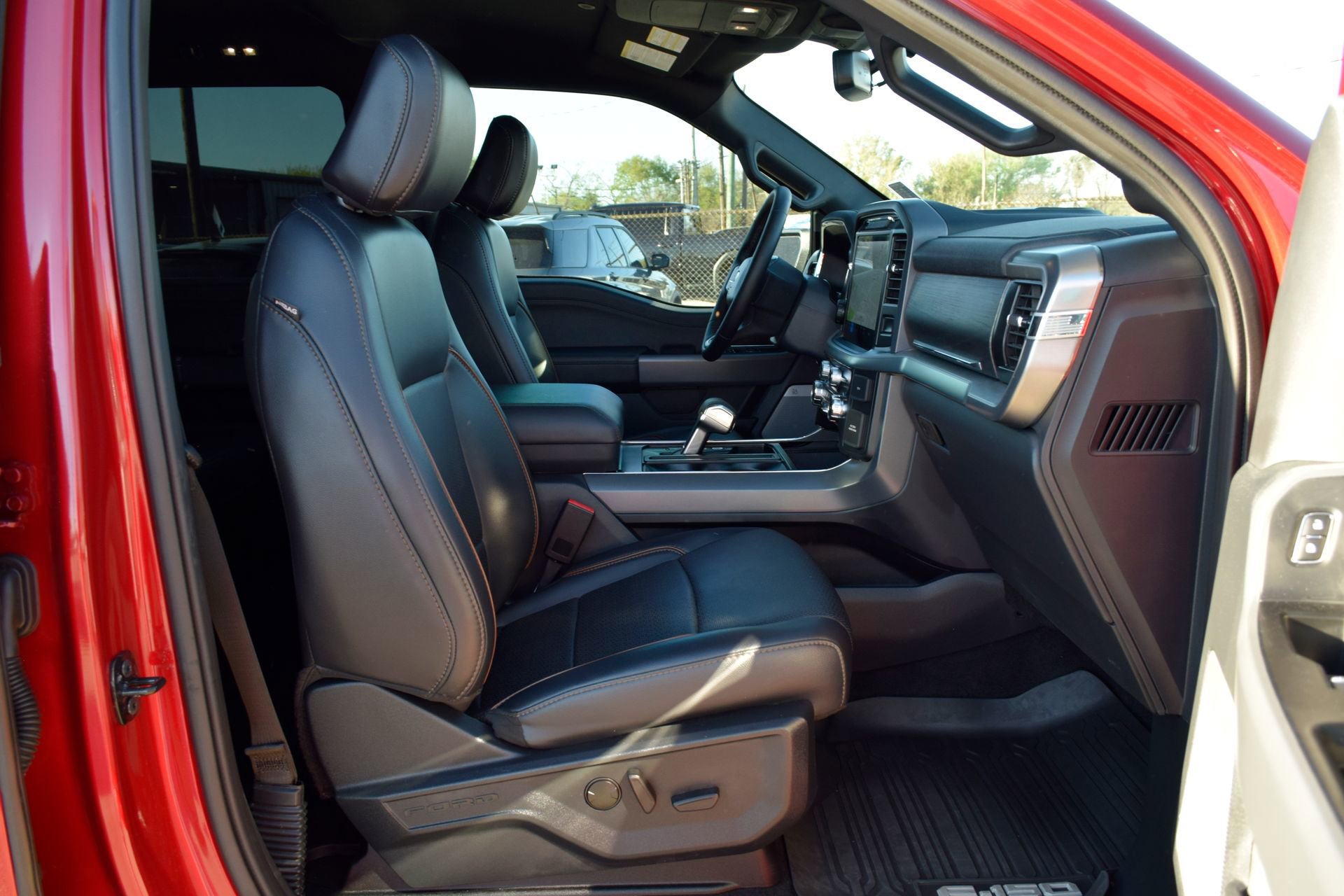 Certified 2025 Ford F150 Lariat w/ FX4 Off-Road Package image 23