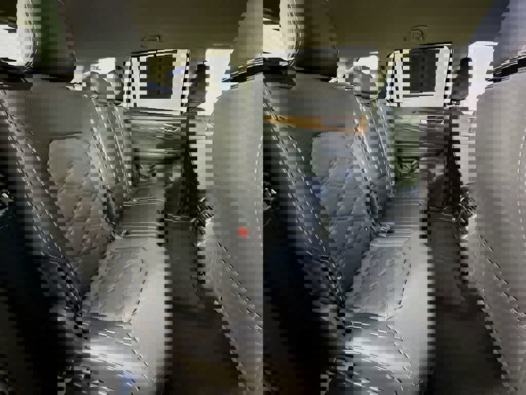 Used 2025 Volkswagen Atlas SE image 31