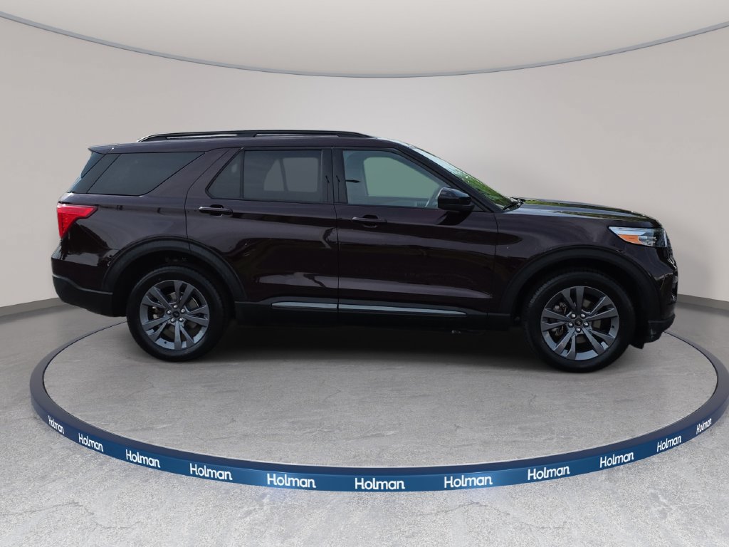 Certified 2023 Ford Explorer XLT w/ Equipment Group 202A AWD/4WD image 4