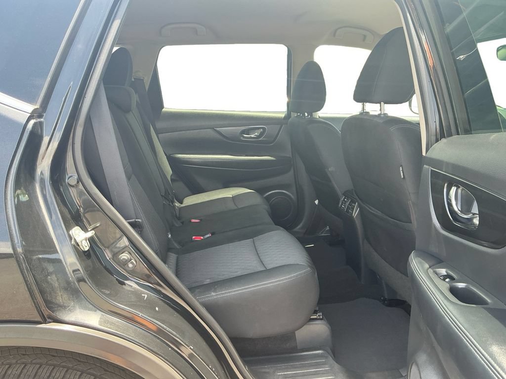 Used 2018 Nissan Rogue SV FWD image 23