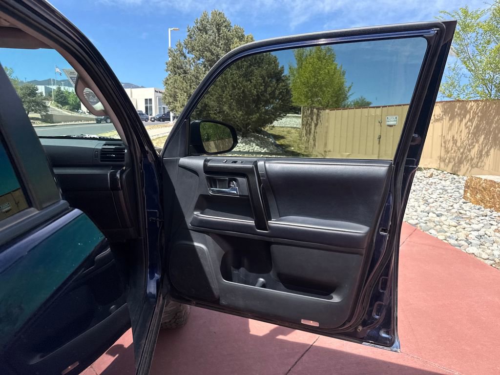 Used 2018 Toyota 4Runner TRD Off-Road Premium AWD/4WD image 34