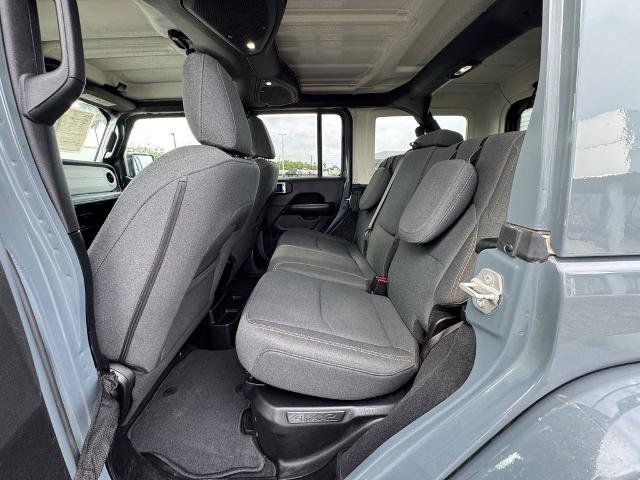 Used 2024 Jeep Wrangler Unlimited Sahara AWD/4WD image 15