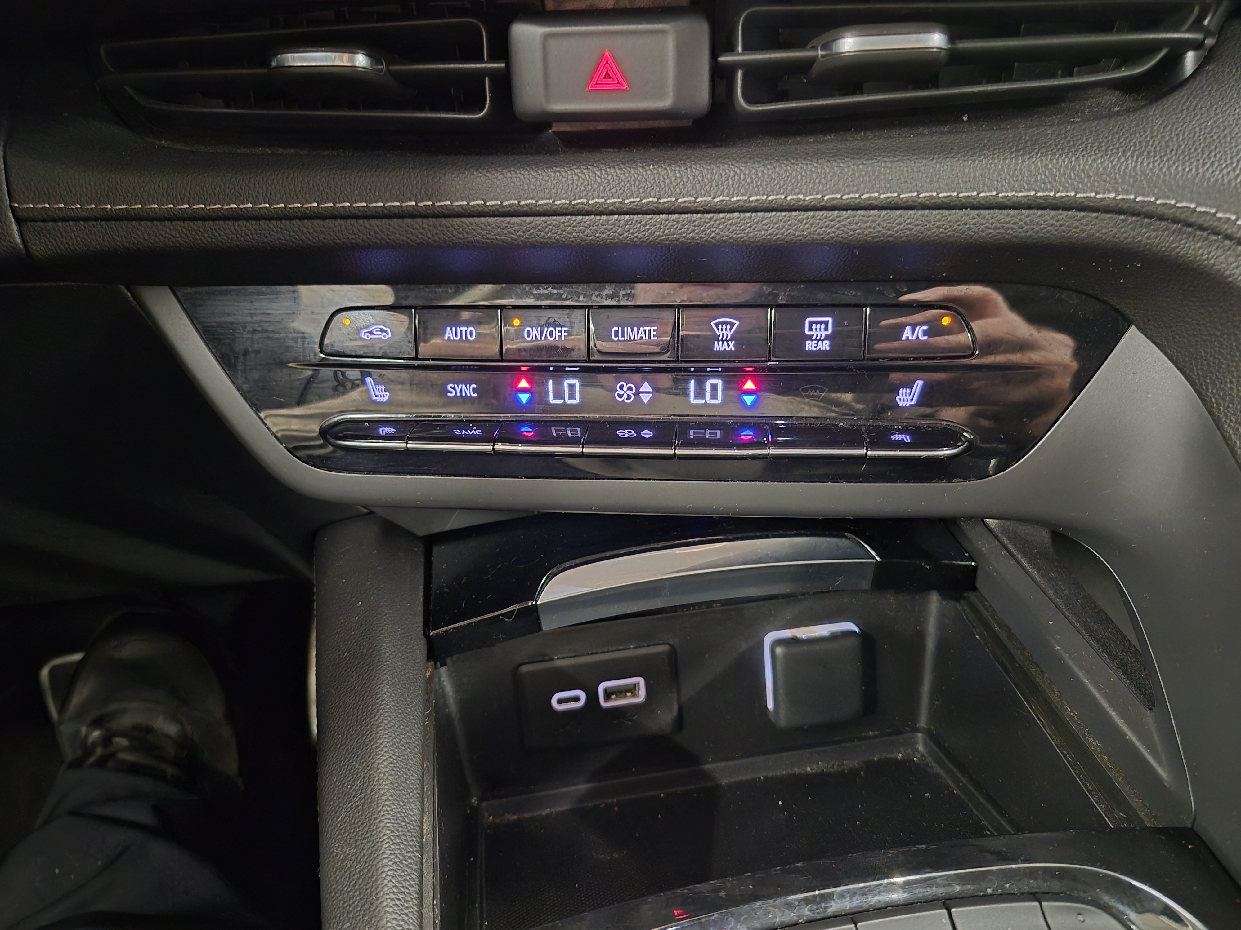 Used 2023 Buick Envision Essence w/ Sport Touring Package FWD image 31