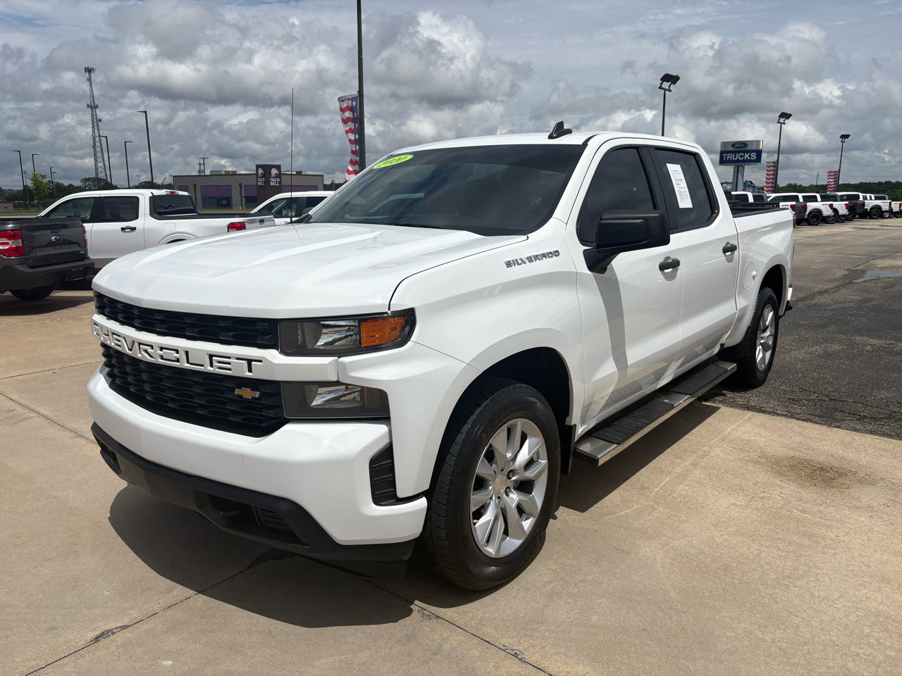 Used 2020 Chevrolet Silverado 1500 Custom w/ Custom Value Package image 2