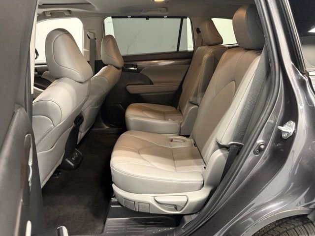 Used 2023 Toyota Highlander Limited AWD/4WD image 36