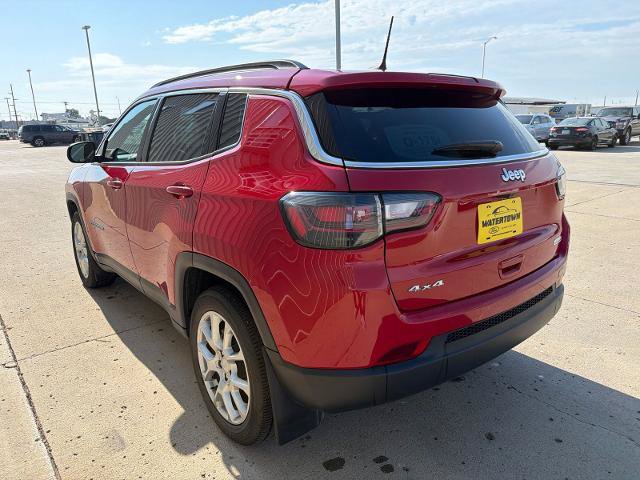 Used 2024 Jeep Compass Latitude w/ Sun and Sound Group AWD/4WD image 5