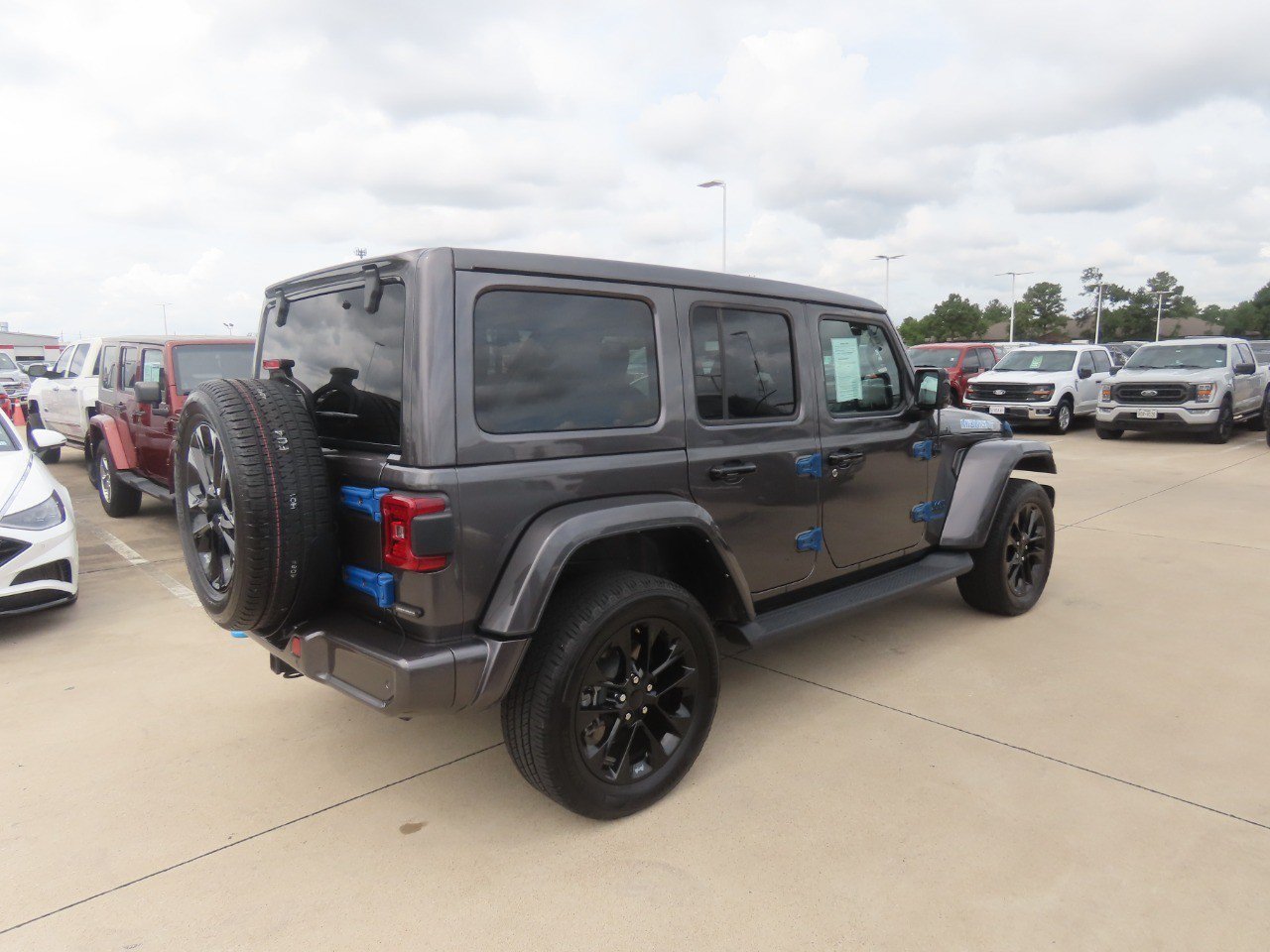Used 2021 Jeep Wrangler Unlimited Sahara AWD/4WD image 11