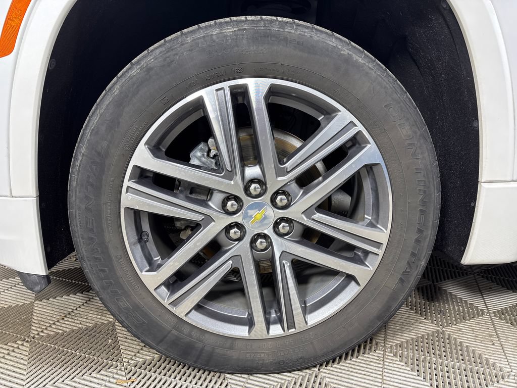 Used 2023 Chevrolet Traverse High Country FWD image 12