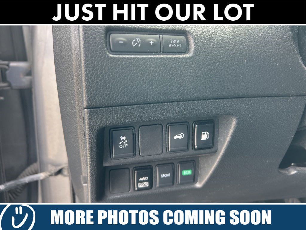 Used 2018 Nissan Rogue SV AWD/4WD image 14
