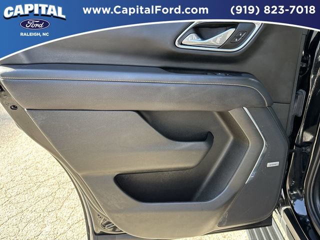 Used 2023 GMC Yukon AT4 w/ AT4 Premium Plus Package image 17