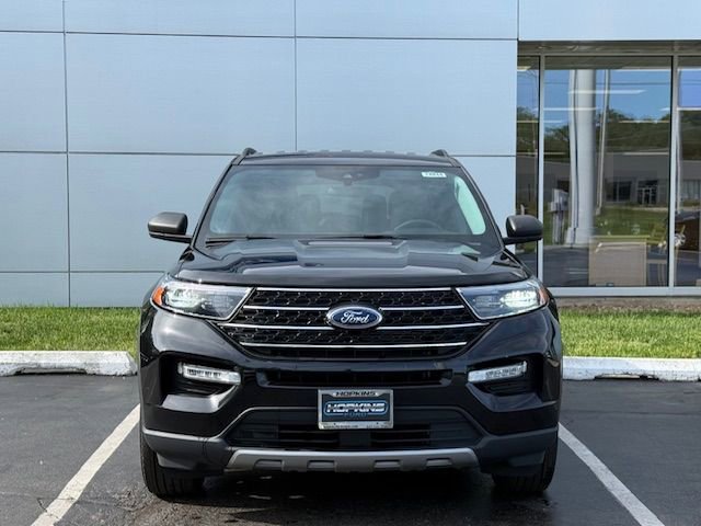 Certified 2023 Ford Explorer XLT w/ Equipment Group 202A AWD/4WD image 3