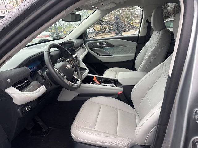 Certified 2025 Ford Explorer Platinum w/ LUX Leather Package image 10