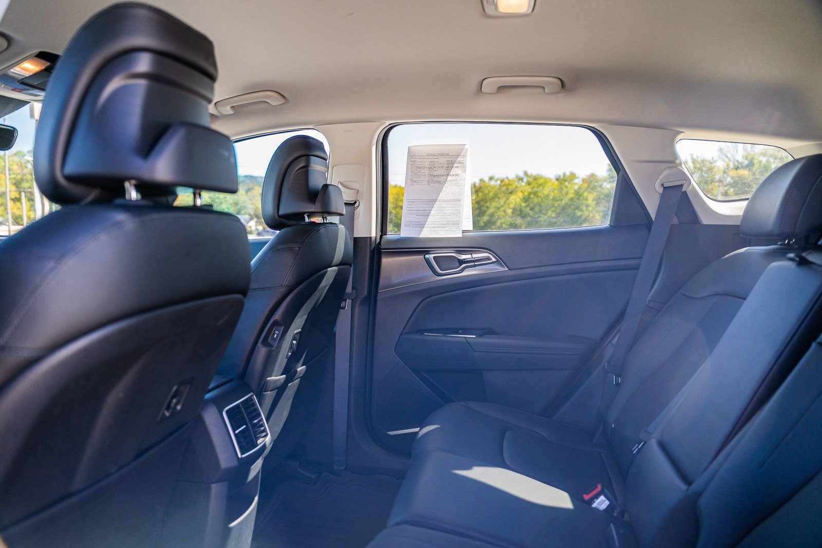 Used 2025 Kia Sportage EX image 16