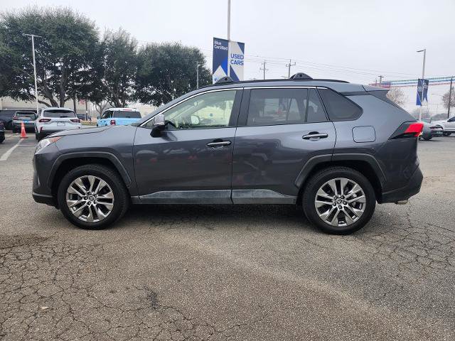 Used 2021 Toyota RAV4 XLE Premium image 4