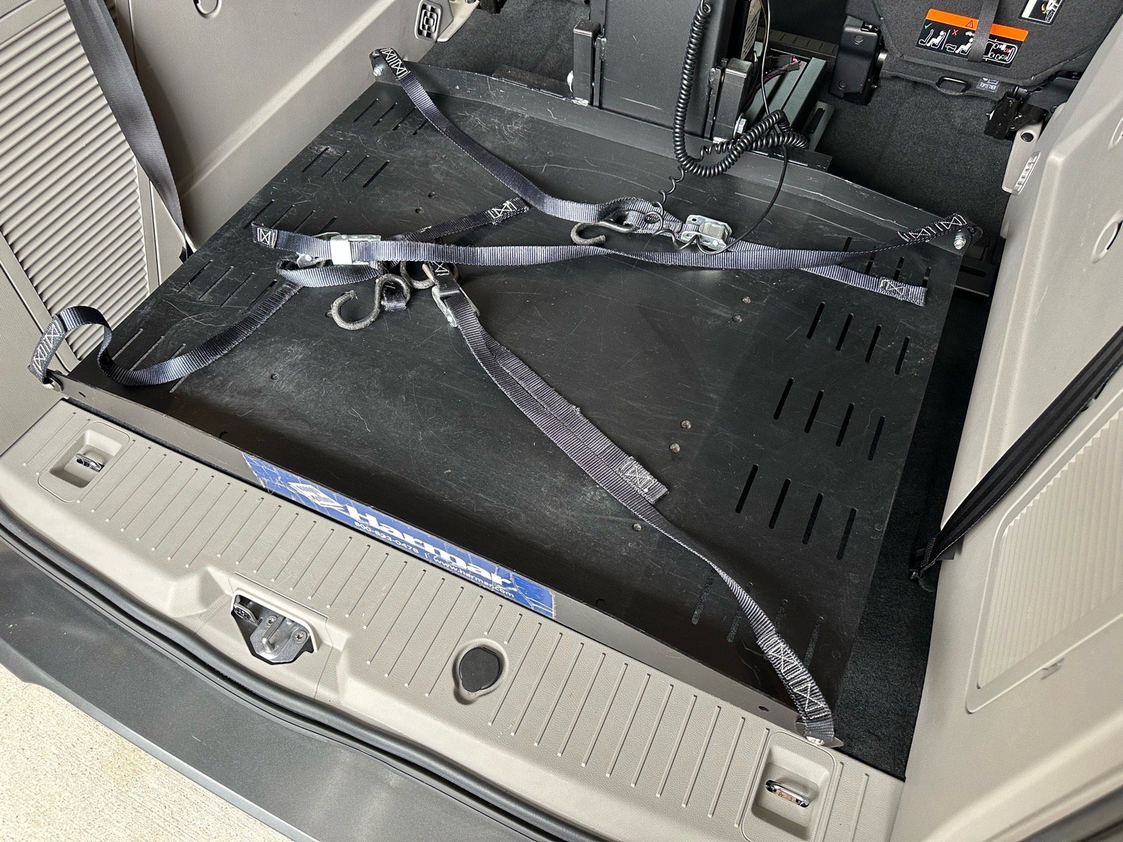 Certified 2019 Ford Transit Connect XLT FWD image 22