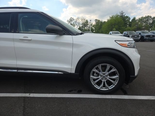 Certified 2021 Ford Explorer XLT w/ Equipment Group 202A AWD/4WD image 4