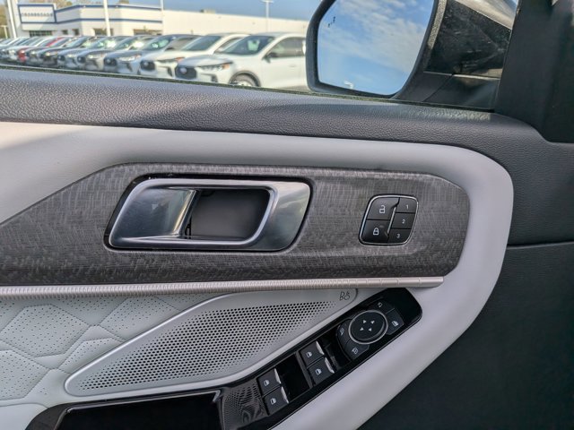 Certified 2025 Ford Explorer Platinum w/ Ultimate Package image 13