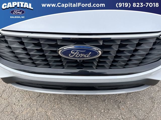 Certified 2025 Ford Escape Platinum w/ Premium Technology Package image 10