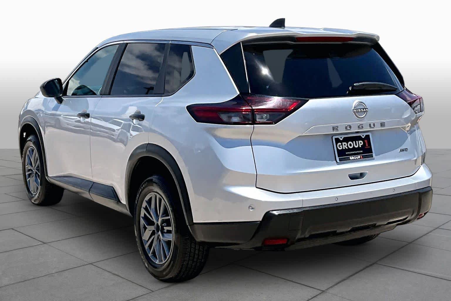 Used 2024 Nissan Rogue S AWD/4WD image 12