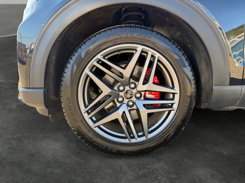 Certified 2025 Ford Explorer ST-Line w/ ST-Line Street Pack AWD/4WD image 5
