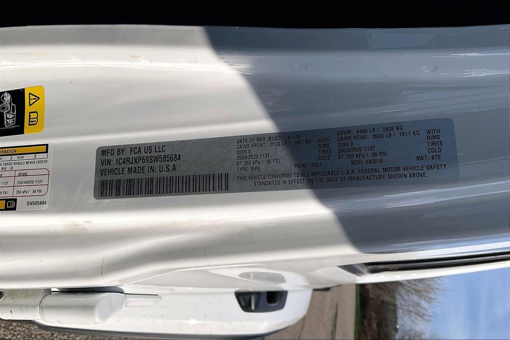 Used 2025 Jeep Wrangler Unlimited Sahara AWD/4WD image 5