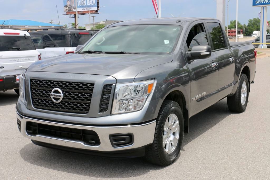Used 2019 Nissan Titan SV AWD/4WD image 2